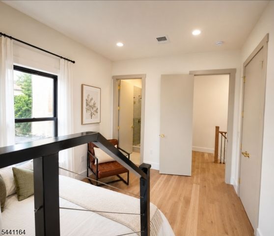 7 Pierce Ave, Jersey City, NJ 07307