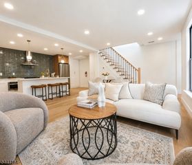 7 Pierce Ave, Jersey City, NJ 07307