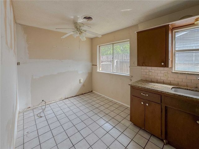 1321 Sandstone Dr, Corpus Christi, TX 78412