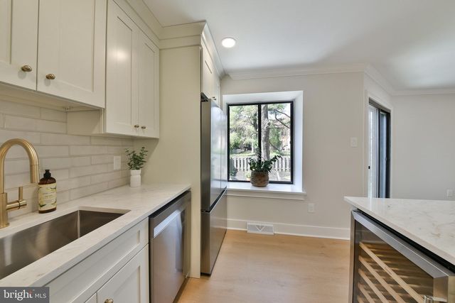 20 INDEPENDENCE PL, Newtown, PA 18940