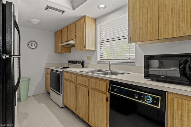 1113 Cape Coral PKWY W 103, Cape Coral, FL 33914