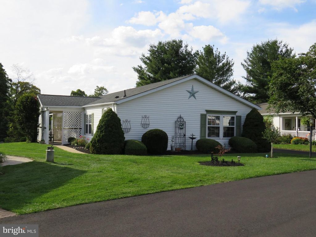 296 BLACKBERRY CIR, New Hope, PA 18938 — exterior