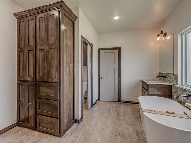 5605 NE Snowy Owl, Elgin, OK 73538