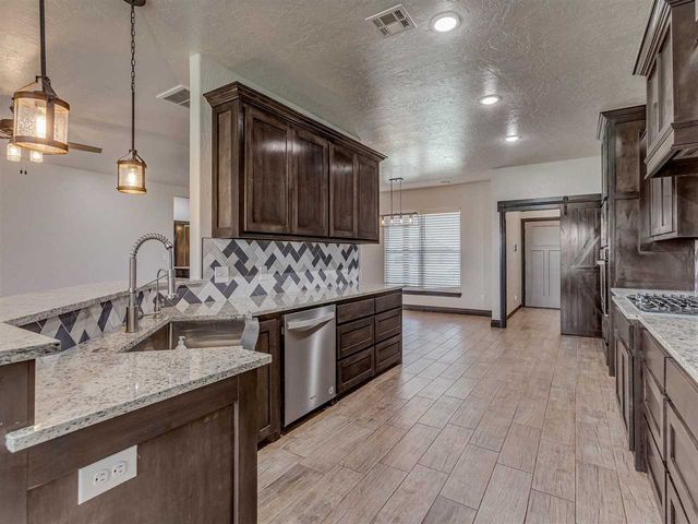 5605 NE Snowy Owl, Elgin, OK 73538