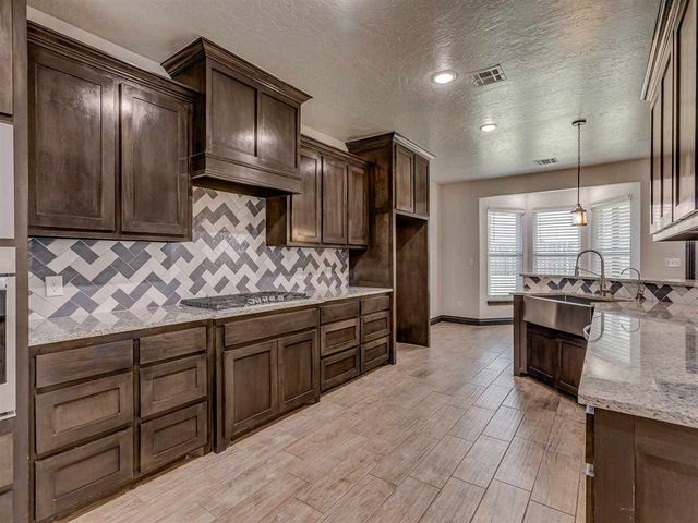 5605 NE Snowy Owl, Elgin, OK 73538