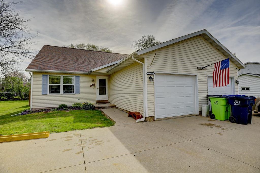 1124 Hubbell Street, Marshall, WI 53559