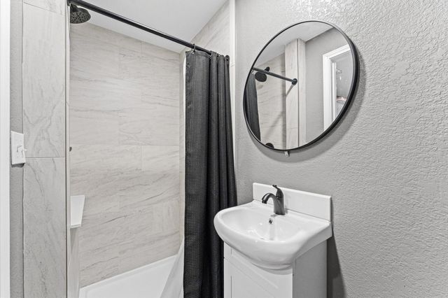 1219 Walnut Avenue, Rosenberg, TX 77471