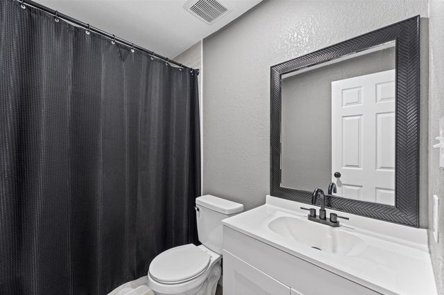 1219 Walnut Avenue, Rosenberg, TX 77471