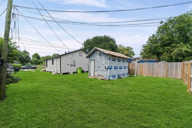 1219 Walnut Avenue, Rosenberg, TX 77471