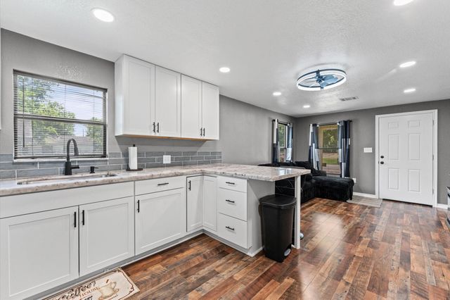 1219 Walnut Avenue, Rosenberg, TX 77471