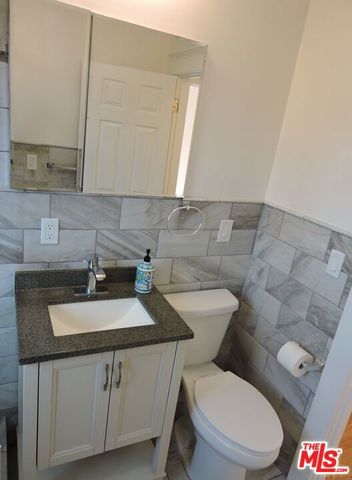 559 N Windsor Boulevard, Los Angeles, CA 90004