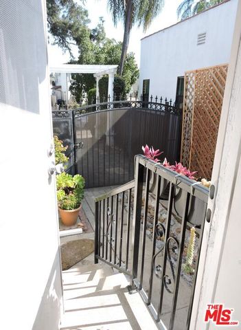 559 N Windsor Boulevard, Los Angeles, CA 90004