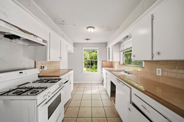 7043 Hendon Lane, Houston, TX 77074