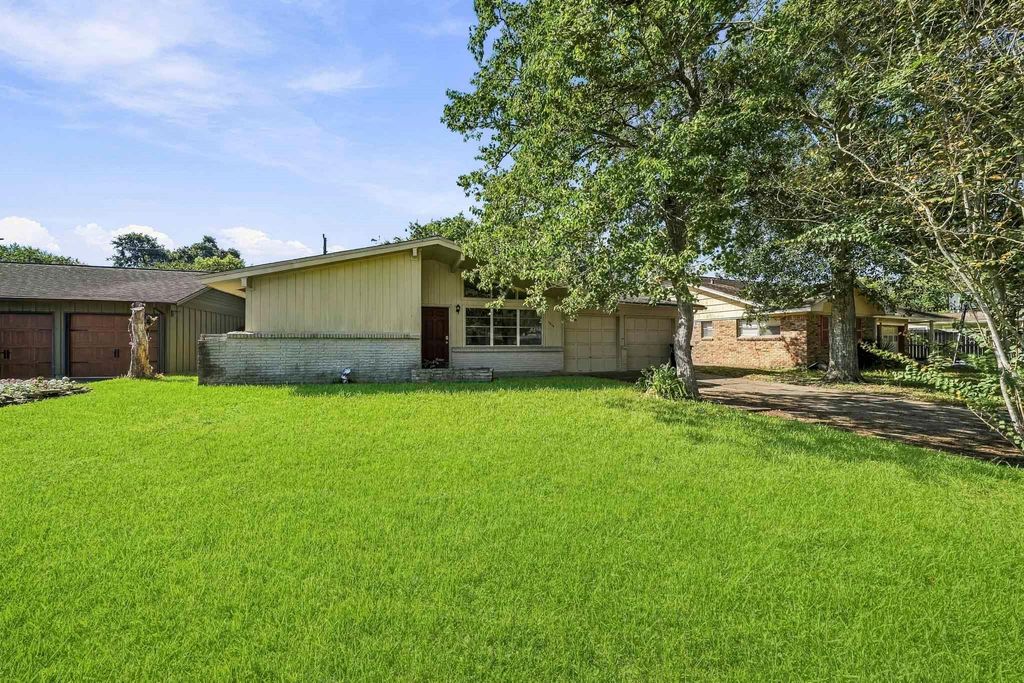 7043 Hendon Lane, Houston, TX 77074