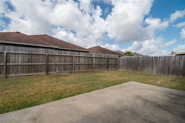 7225 Lake Serenity Dr, Corpus Christi, TX 78414
