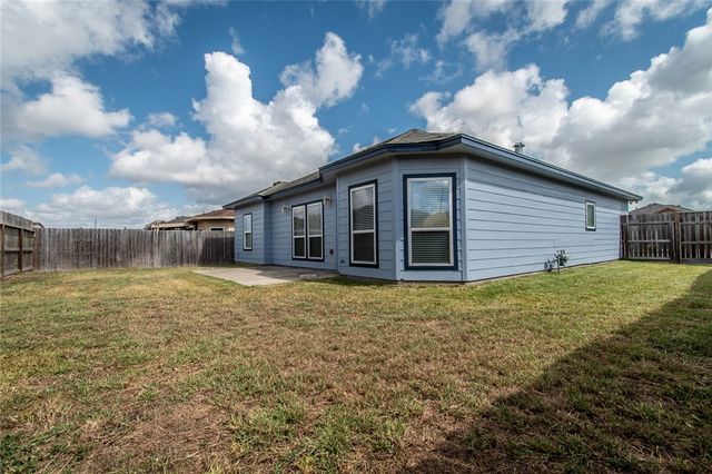 7225 Lake Serenity Dr, Corpus Christi, TX 78414