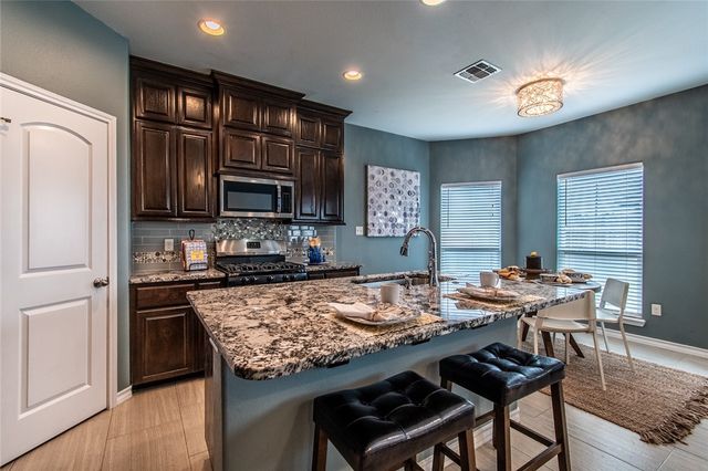 7225 Lake Serenity Dr, Corpus Christi, TX 78414