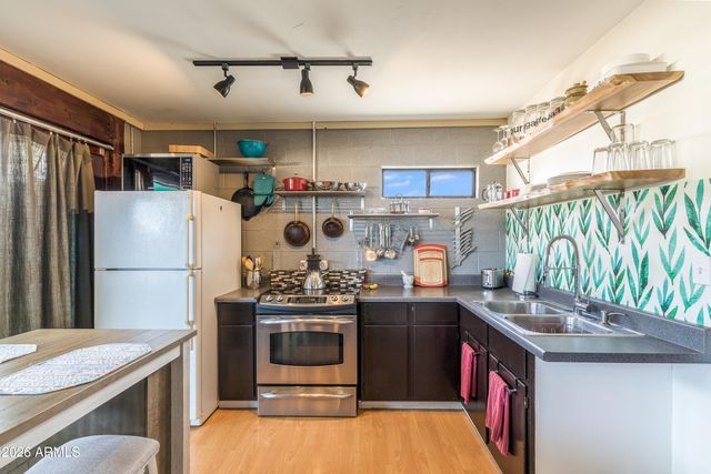 1601 W MULBERRY Drive, Phoenix, AZ 85015