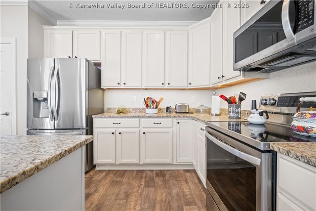 2935 Newhouse Drive, Charleston, WV 25302