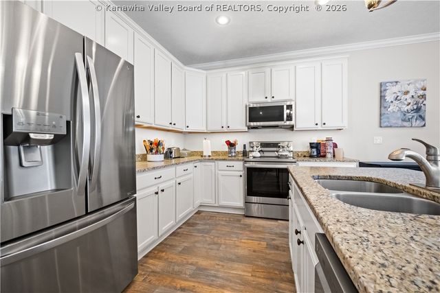 2935 Newhouse Drive, Charleston, WV 25302