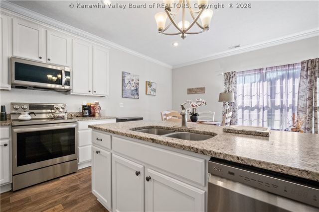 2935 Newhouse Drive, Charleston, WV 25302