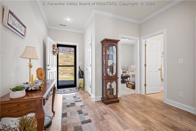 2935 Newhouse Drive, Charleston, WV 25302