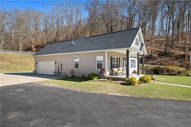 2935 Newhouse Drive, Charleston, WV 25302