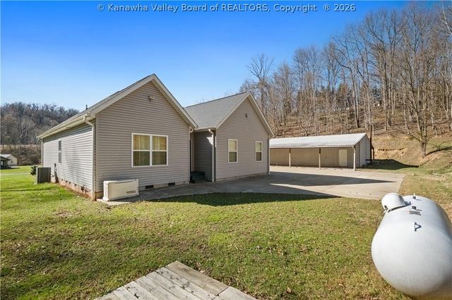 2935 Newhouse Drive, Charleston, WV 25302