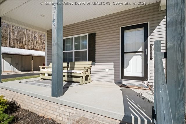 2935 Newhouse Drive, Charleston, WV 25302