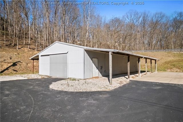 2935 Newhouse Drive, Charleston, WV 25302