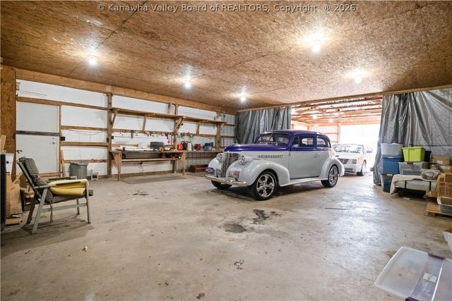 2935 Newhouse Drive, Charleston, WV 25302