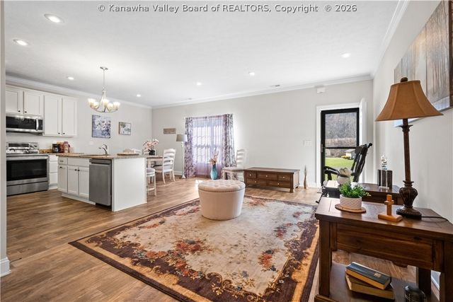 2935 Newhouse Drive, Charleston, WV 25302