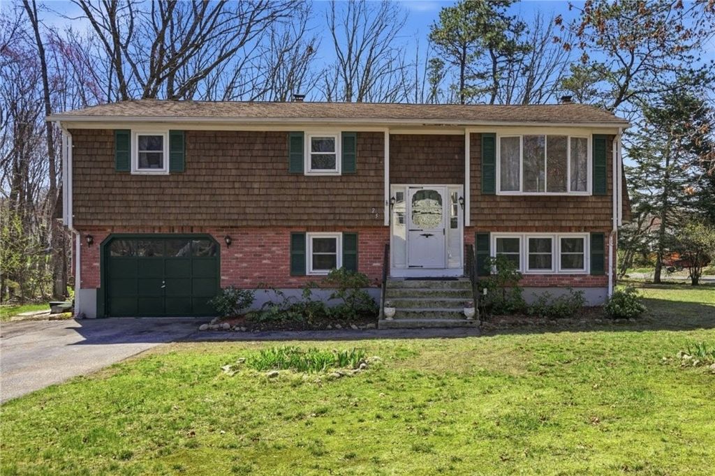25 Daniel Drive, Coventry, RI 02816