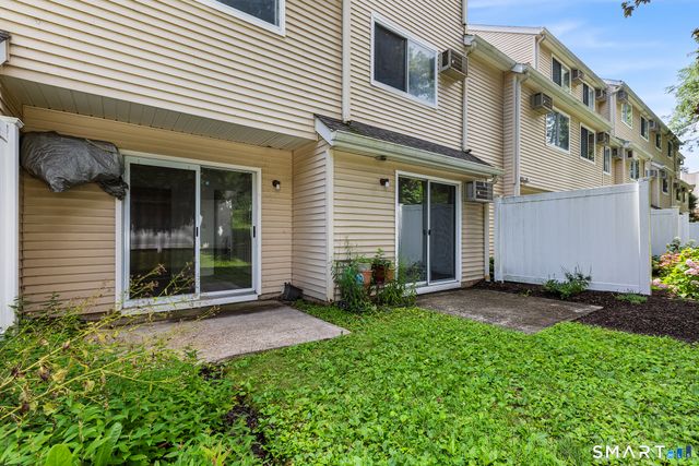 8 Rose Lane 10-11, Danbury, CT 06811