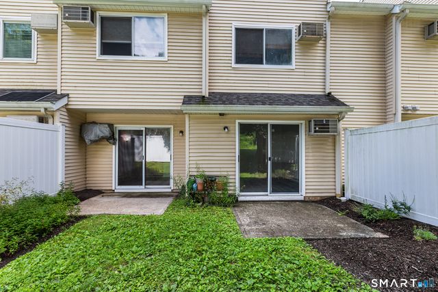 8 Rose Lane 10-11, Danbury, CT 06811
