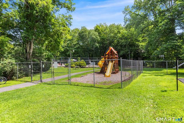 8 Rose Lane 10-11, Danbury, CT 06811