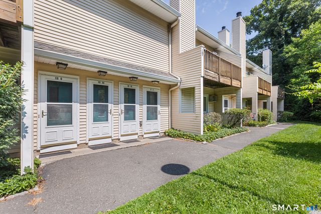8 Rose Lane 10-11, Danbury, CT 06811