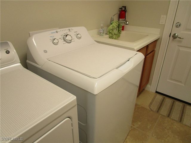 8677 Erice CT, Naples, FL 34114