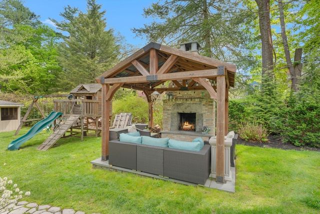 22 Jacobs Rd, Southbridge, MA 01550