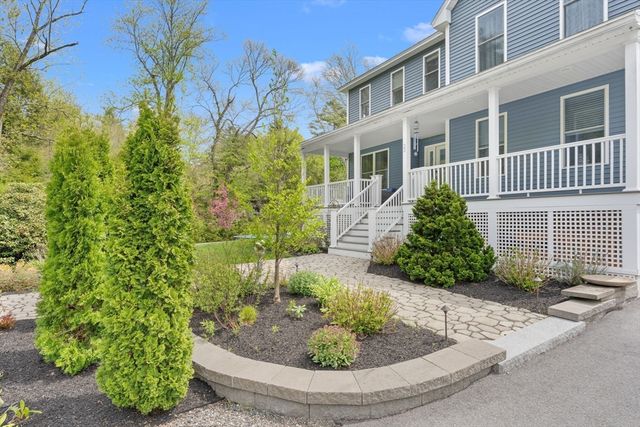 22 Jacobs Rd, Southbridge, MA 01550