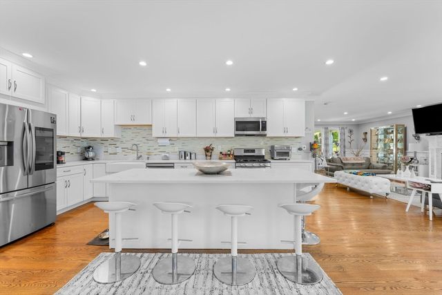 22 Jacobs Rd, Southbridge, MA 01550