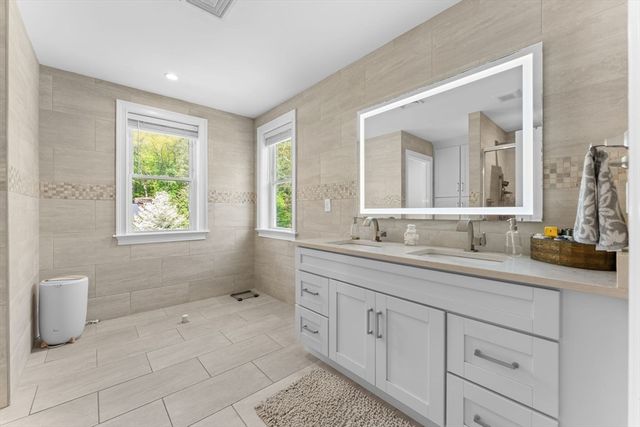 22 Jacobs Rd, Southbridge, MA 01550