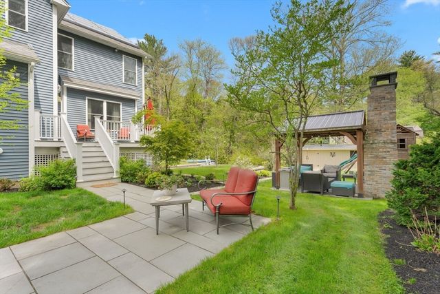22 Jacobs Rd, Southbridge, MA 01550