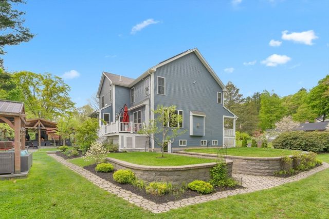 22 Jacobs Rd, Southbridge, MA 01550