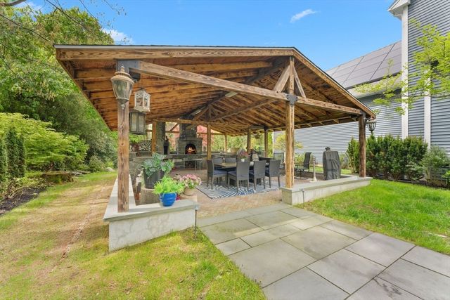 22 Jacobs Rd, Southbridge, MA 01550