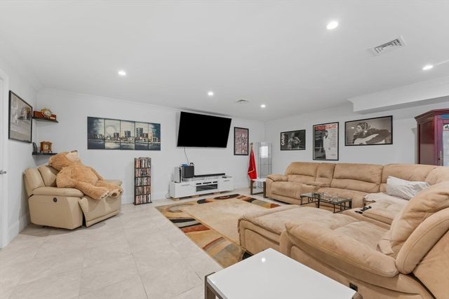 22 Jacobs Rd, Southbridge, MA 01550