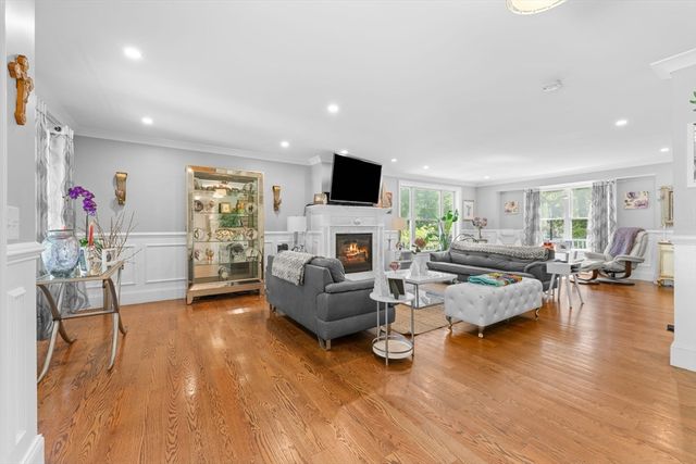 22 Jacobs Rd, Southbridge, MA 01550