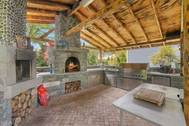 22 Jacobs Rd, Southbridge, MA 01550