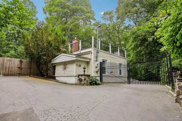 40 Timberpoint Drive, Northport, NY 11768