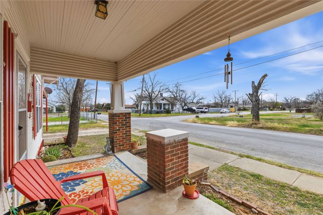 1206 8th Street, Brownwood, TX 76802